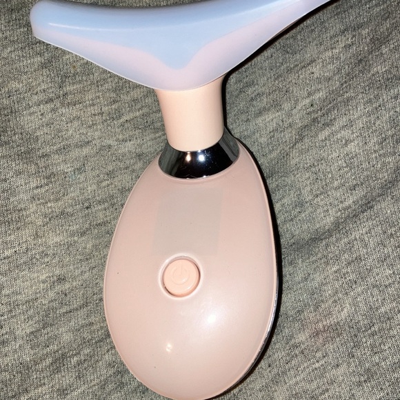 Facial Massager with USB Charge - Picture 4 of 4